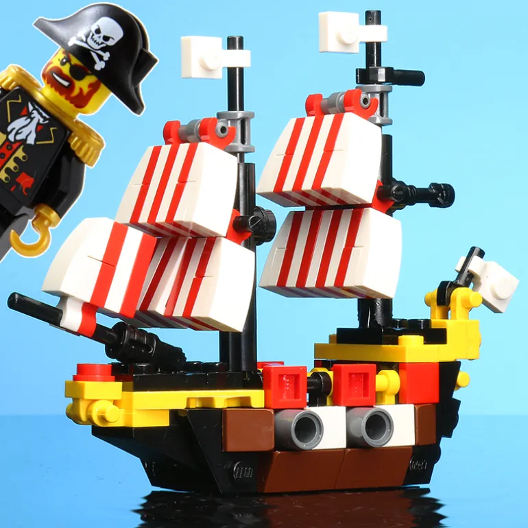 The Brick Show Shop Custom Mini Black Seas Barracuda with Captain Brickbeard Minifigure