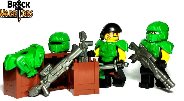 The Brick Show Shop Galaxy Enforcer Helmet - LEGO Compatible (Brick Warriors)